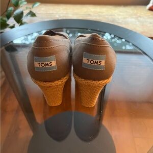 Toms tan open toed wedge sixe 8.5